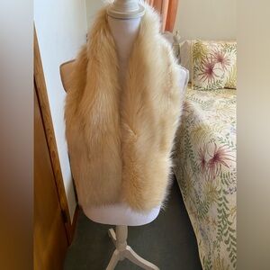 Elegant Faux Fur Scarf in Cream